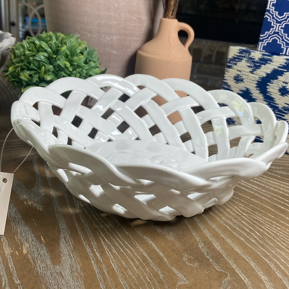 NEW! Farmhouse Rooster Creamy White Ceramic Italian Pottery Braided Basket Bowl - Picture 4 of 10